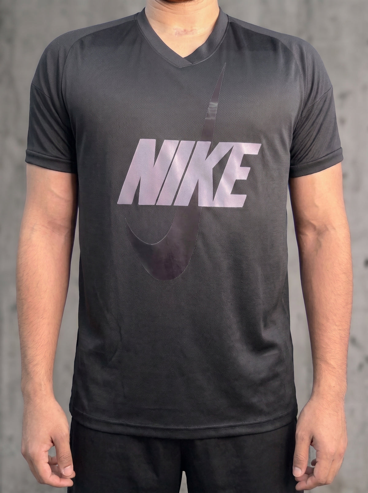Camiseta Deportiva Negra Hombre - Estampado Plata