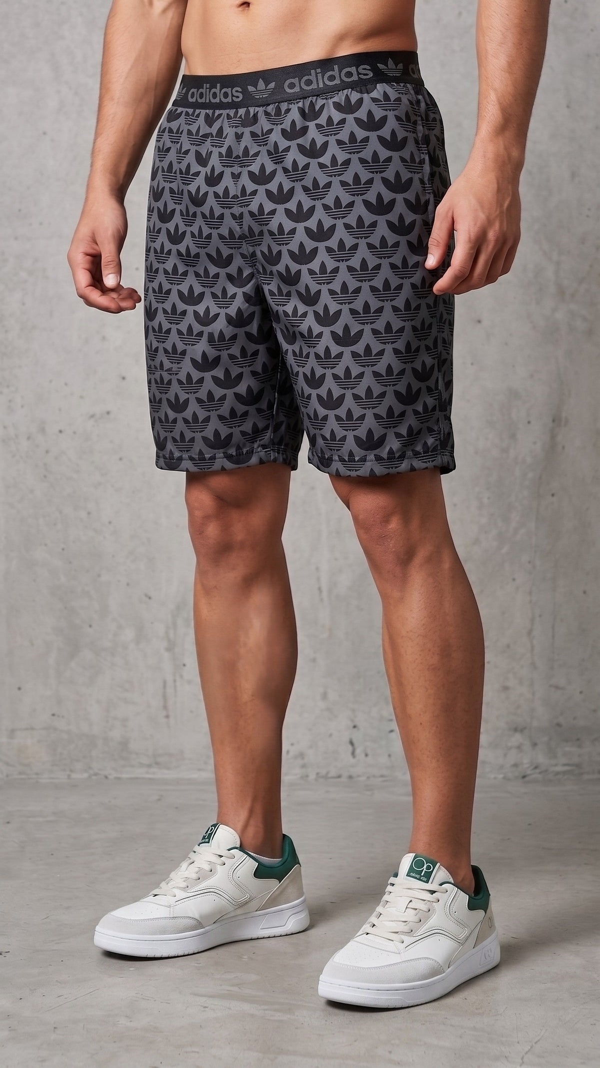 Bermuda deportiva hombre gris con patrón urbano vista diagonal tela fresca y ligera