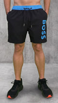 Pantaloneta hombre negra con pretina azul vista frontal para outfit casual o gimnasio