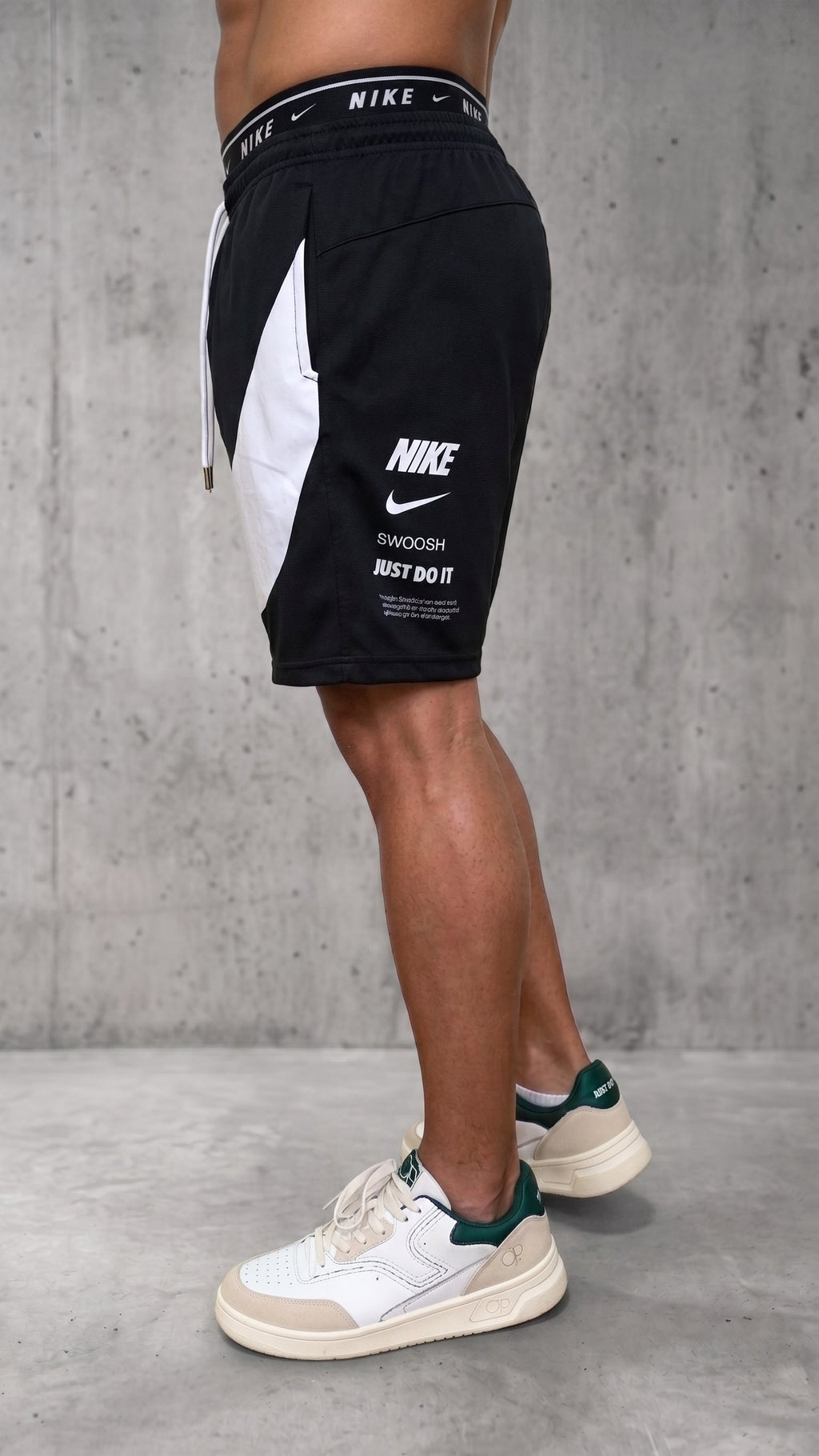 Pantaloneta casual negra para hombre con texto lateral blanco vista de perfil