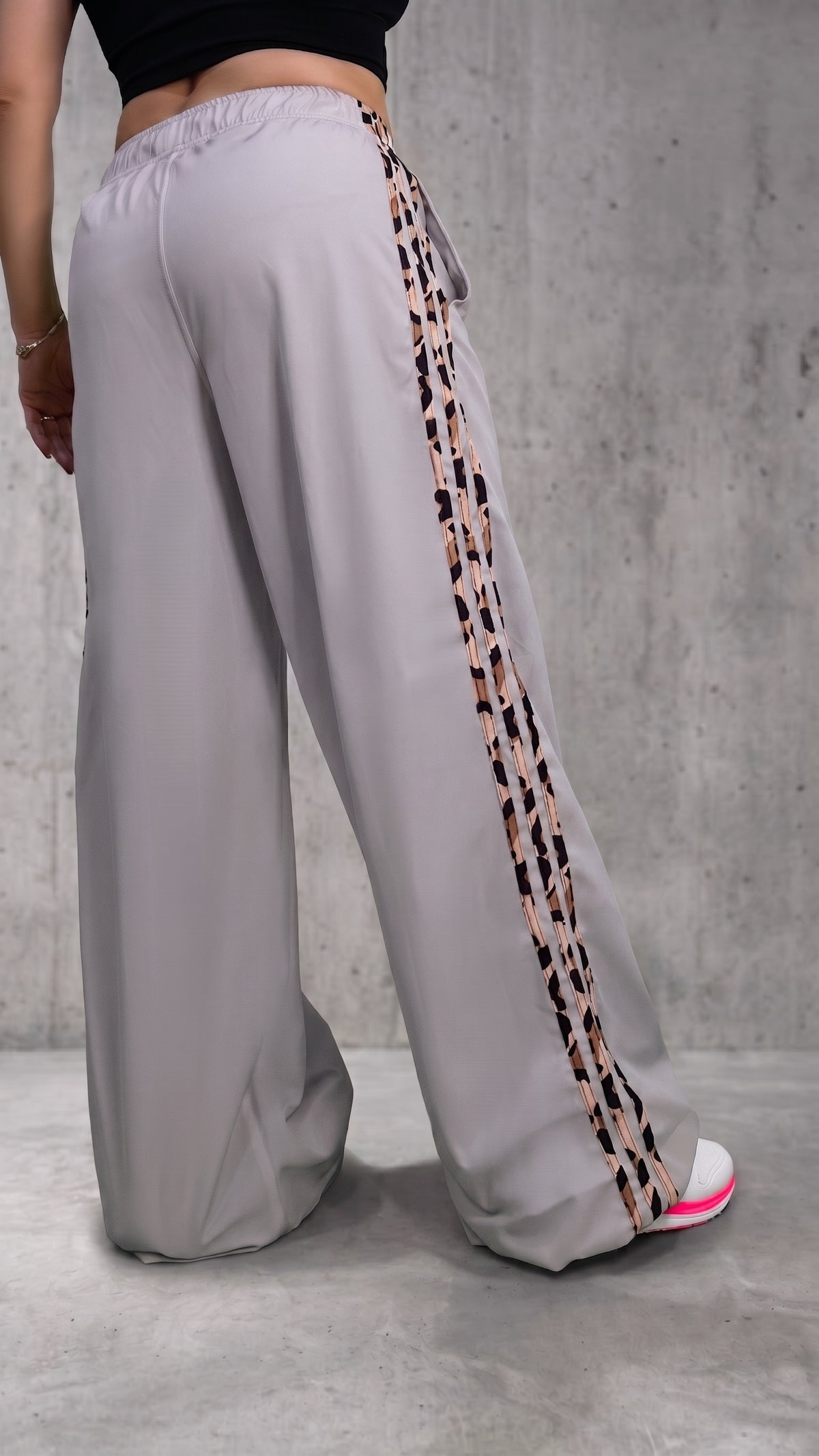 Sudadera Bota Ancha Mujer Gris Claro - Animal Print Leopardo
