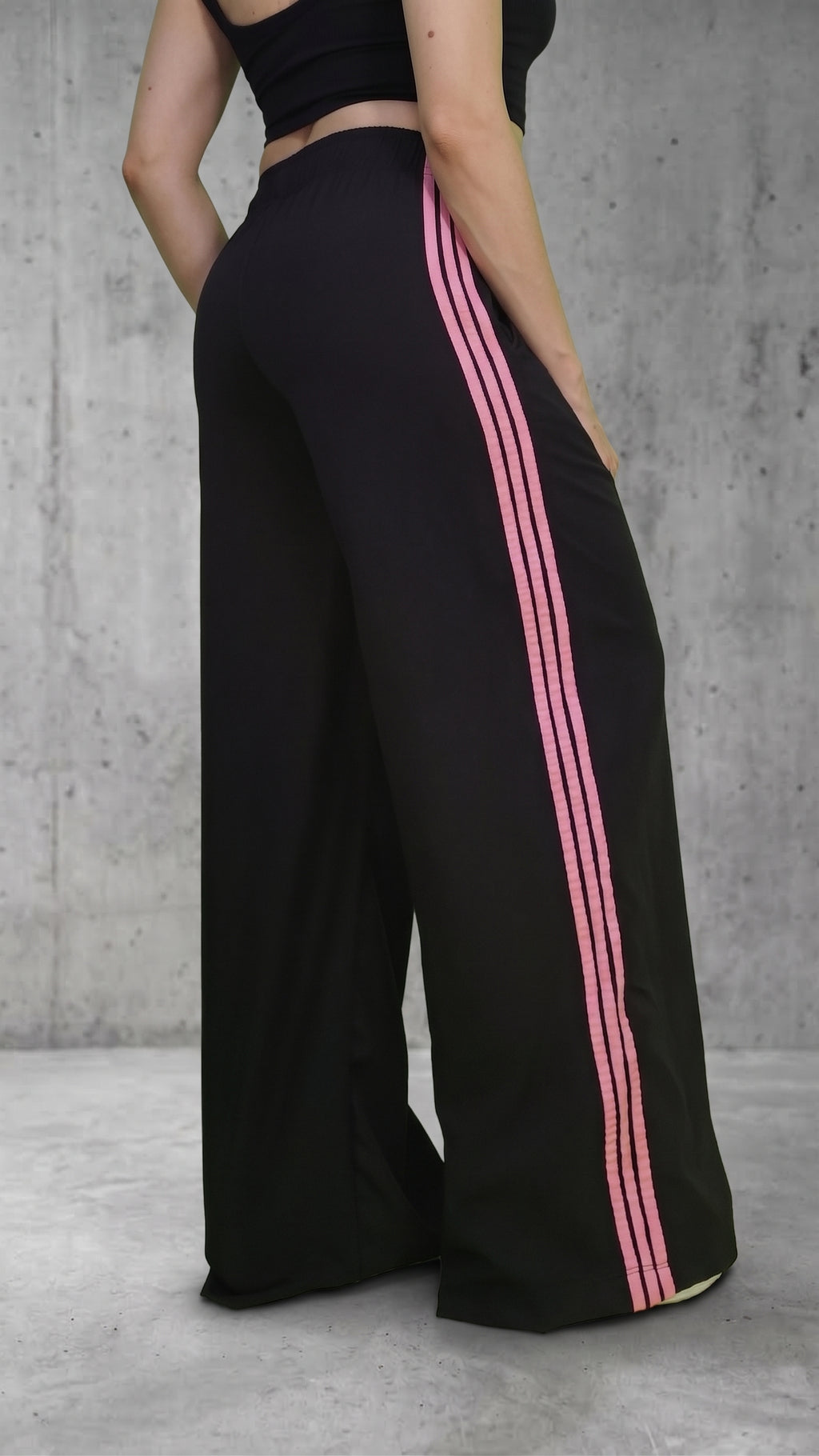 Sudadera Bota Ancha Mujer Negra - Franjas Rosadas
