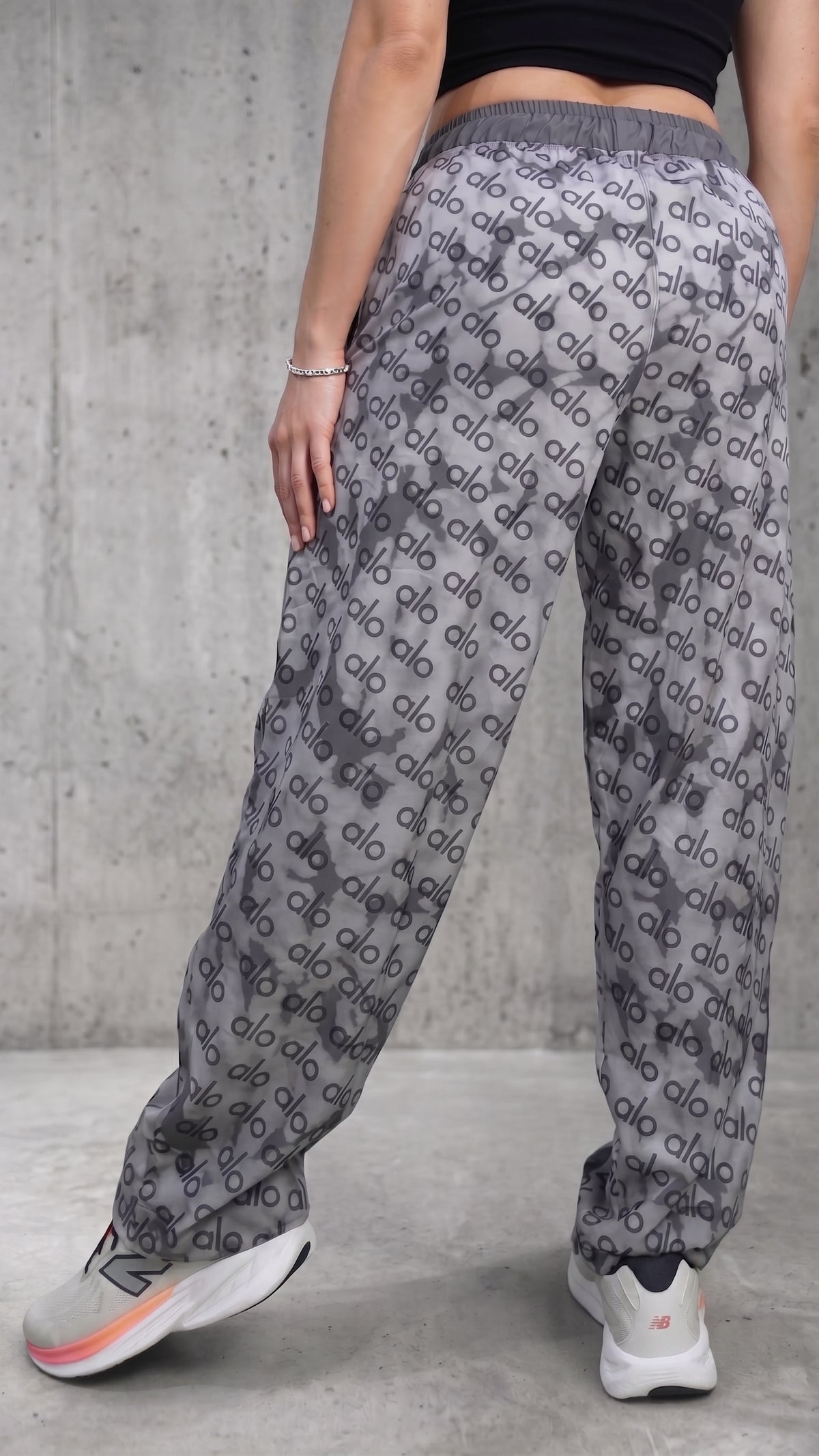 Sudadera Bota Ancha Mujer Gris - Estampado Tipográfico
