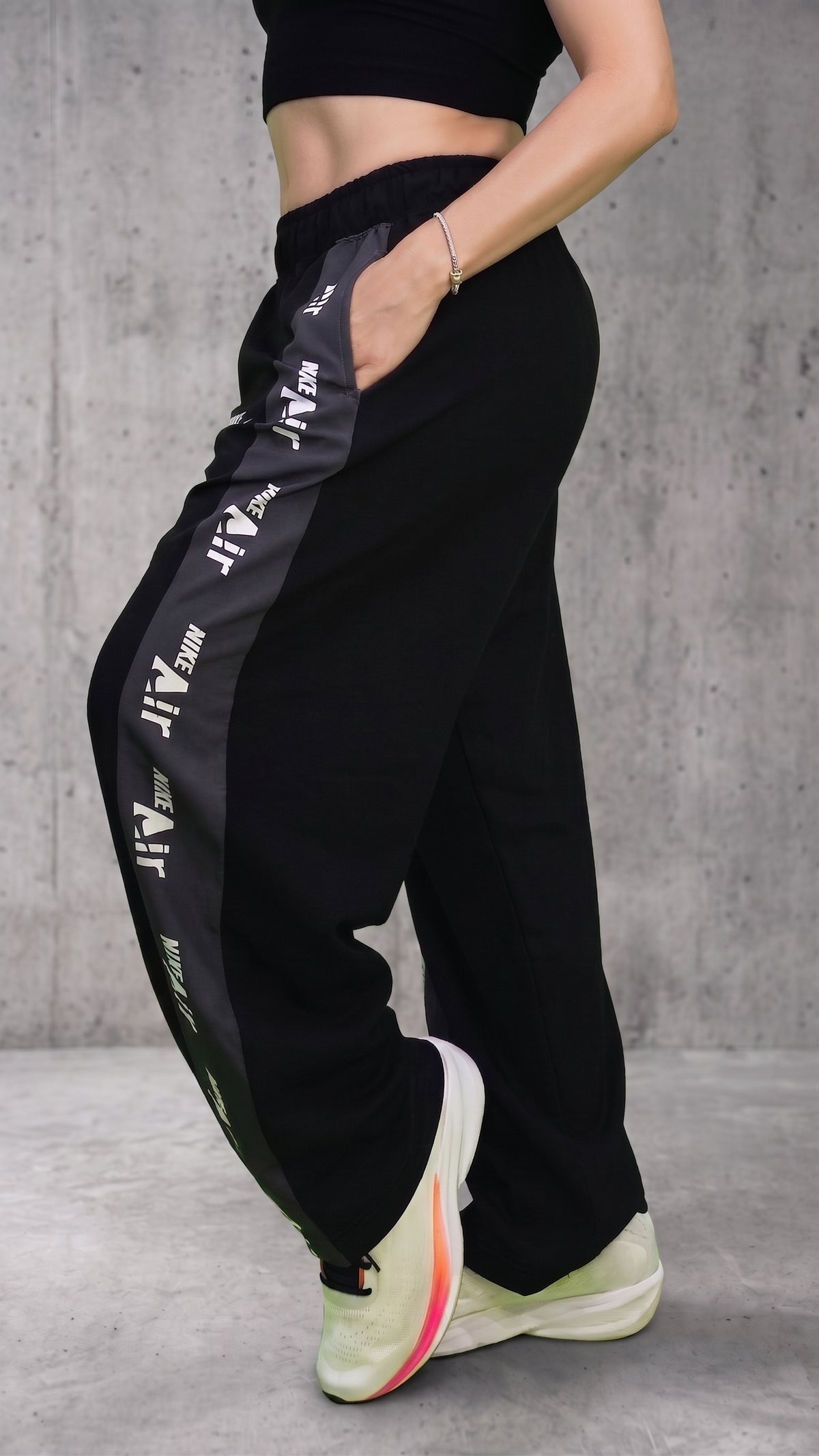 Sudadera Bota Ancha Mujer Negra - Franja Tipográfica