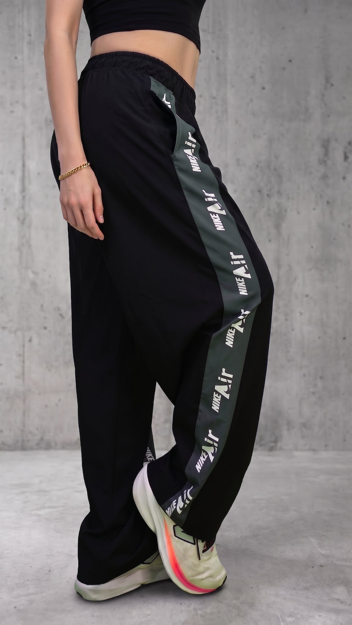 Sudadera Bota Ancha Mujer Negra - Franja Tipográfica
